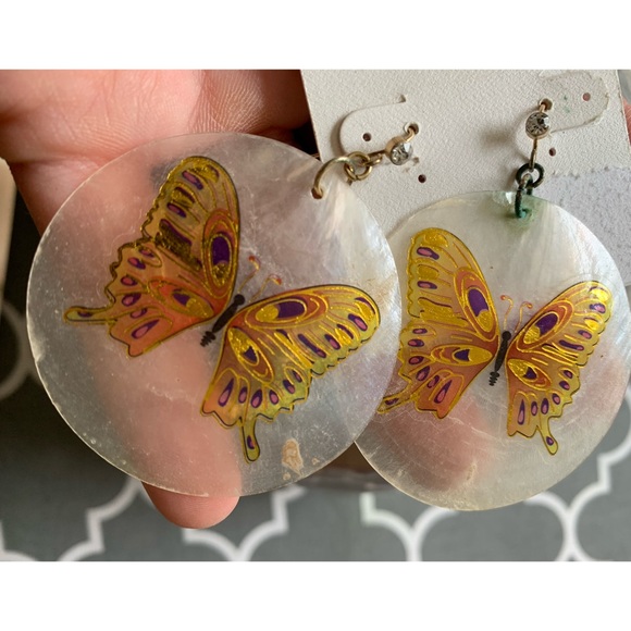 Robert Rose : butterfly painted shell earrings - Picture 4 of 7